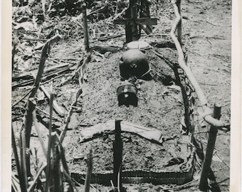 Vintage foto uit de Tweede Wereldoorlog: V.S. Graf marine parachutist op Bougainville Island, 8 x 10 inch