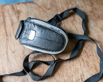 Vintage Canon PowerShot-cameratas met riem