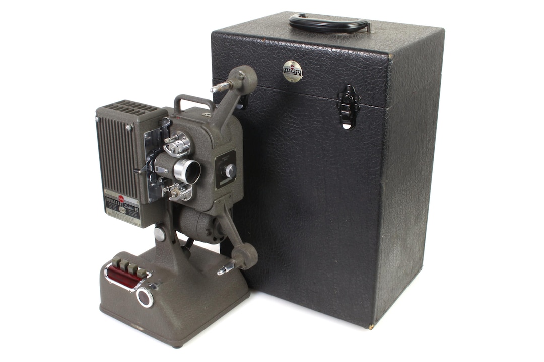 kodascope eight model 60 映写機　とケース　8ミリ Lot - Vintage Kodascope Eight Model 60 Projector