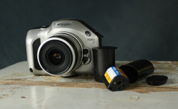 ニコン　カメラ　PRONEA S Nikon Pronea S APS Film Camera W/ 30-60mm F4-5.6 Lens & 2