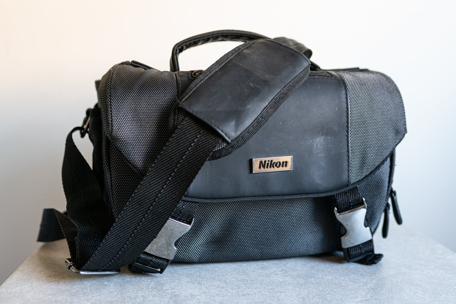 Black Nikon Camera Bag w/ Shoulder Strap Etsy