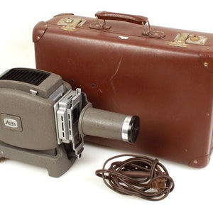 Vintage Leitz Prado 250 Miniature Projector Nr. 101290 w/ Case
