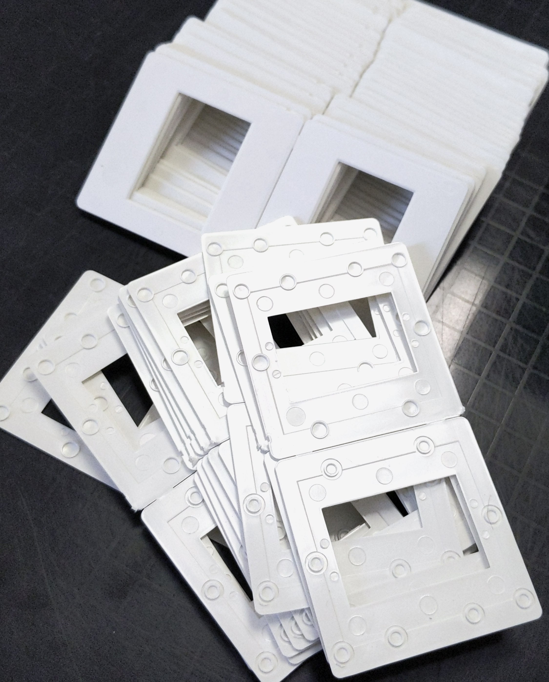 35mm plastic slide mounts, lot of 25