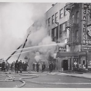 1953 Photo Of Firefighters Putting Out Massive Fire W/ Vintage Truck - Nyc, Ny