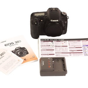 Canon EOS 30D 8.2MP DSLR Camera Body with Battery Grip BG-E2N image 1