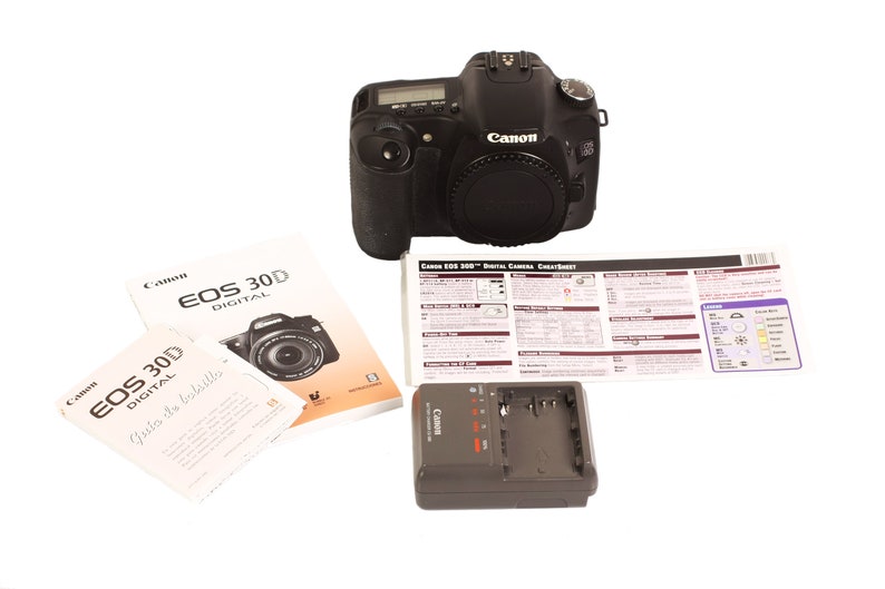 Canon EOS 30D 8.2MP DSLR Camera Body with Battery Grip BG-E2N image 1