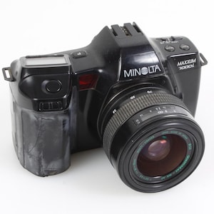 ミノルタ フィルムカメラ（望遠レンズとバッテリー付き） - Etsy 日本