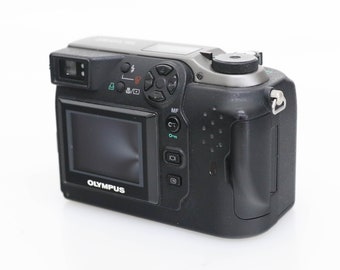 Olympus Camedia C-3000 Zoom 3.3MP Digital Camera With Memory Card