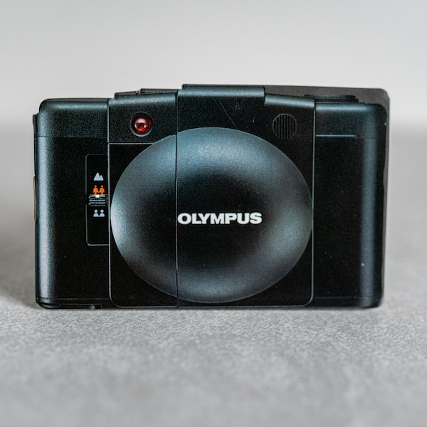 Broschüre Nur! - Sieht aus wie eine Kamera - Olympus XA2 Kamera Verkaufsbroschüre
