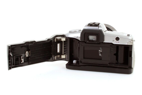 35 mm 学生用カメラ、28-90 mm レンズ、フィルム、マニュアル付き