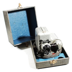 Proyector de diapositivas vintage de 35 mm de la década de 1970 con lector controlado por EDL Junior