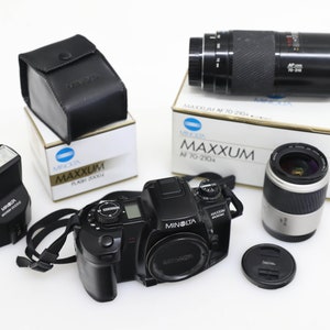 Minolta Maxxum 600si 35mm Film Camera with 28-100mm & 70-210mm Lenses and Flash