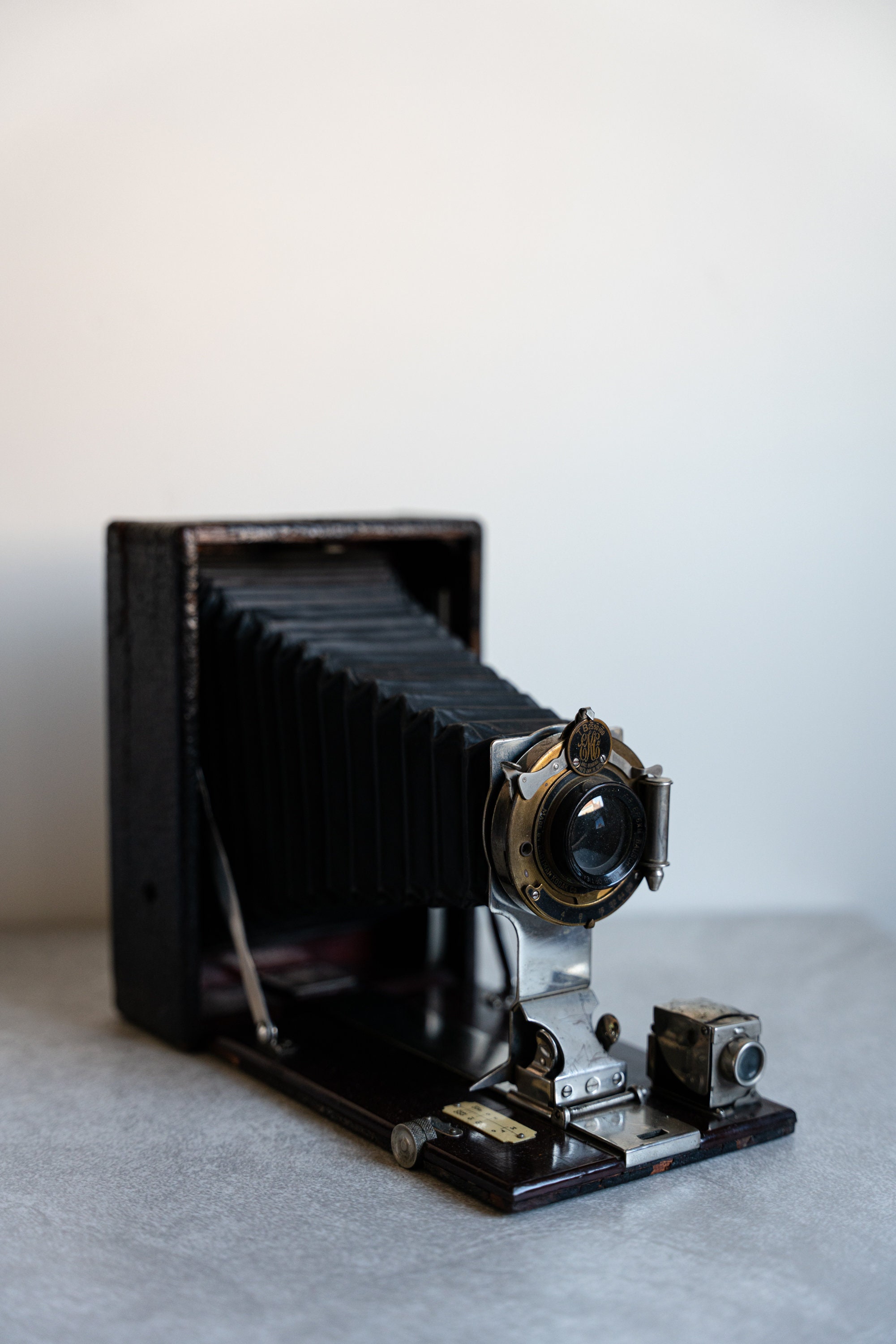 展示用または小道具用のヴィンテージ コダック アールデコ カメラ