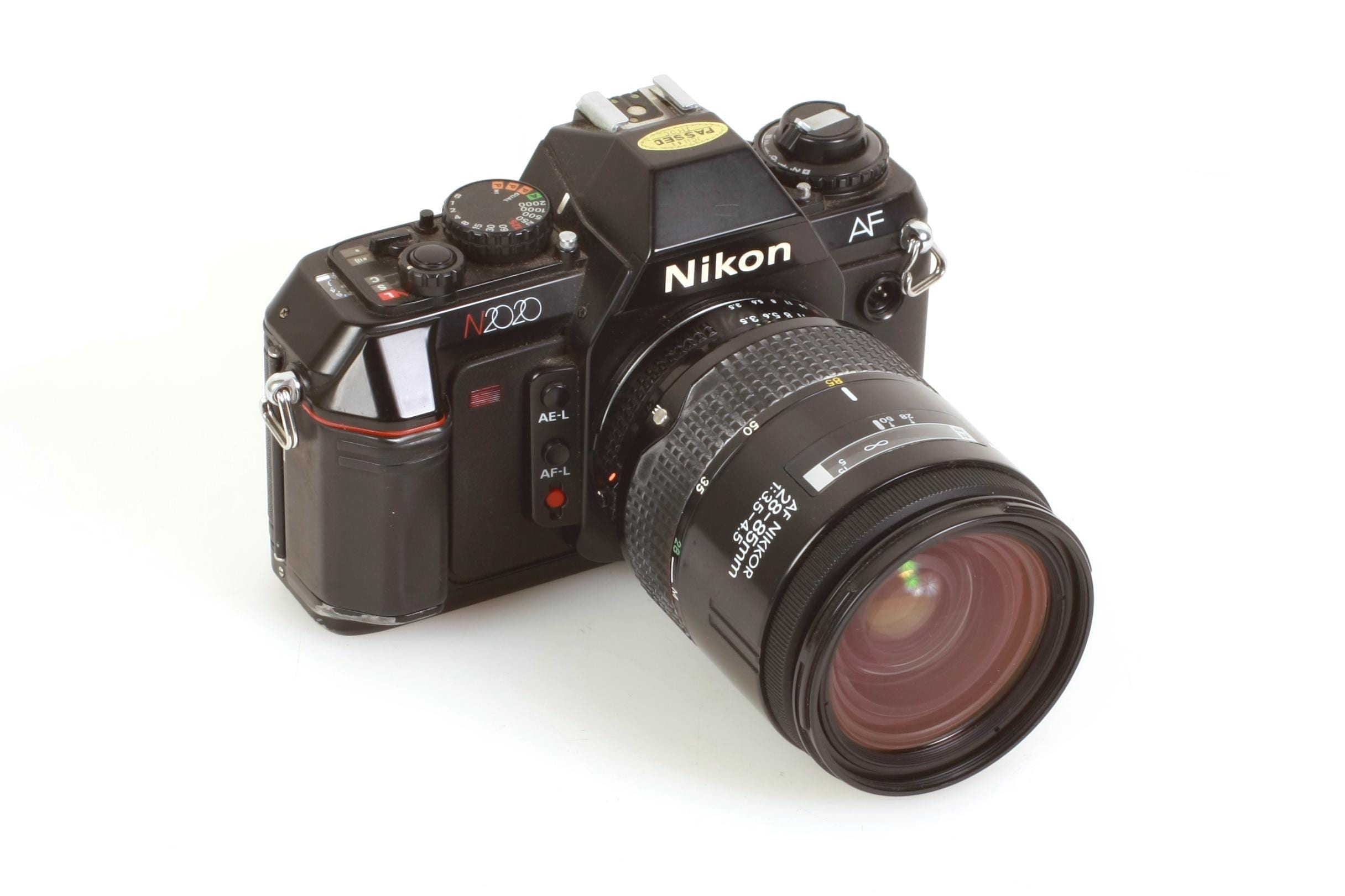 Nikon N2020 一眼レフカメラセット４0ー50年位?前に買った物です美品 Nikon N2020 一眼レフカメラセット40ー50年位?前に買った物です美品