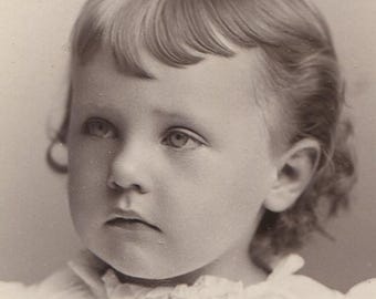 Vintage Baby Cabinet Card Photo - Chicago, Ill. Bored Expression Portrait,