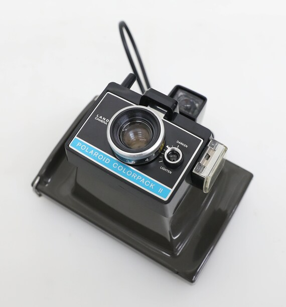 VINTAGE 1960s POLAROID LAND CAMERA COLORPACK II WITH CASE