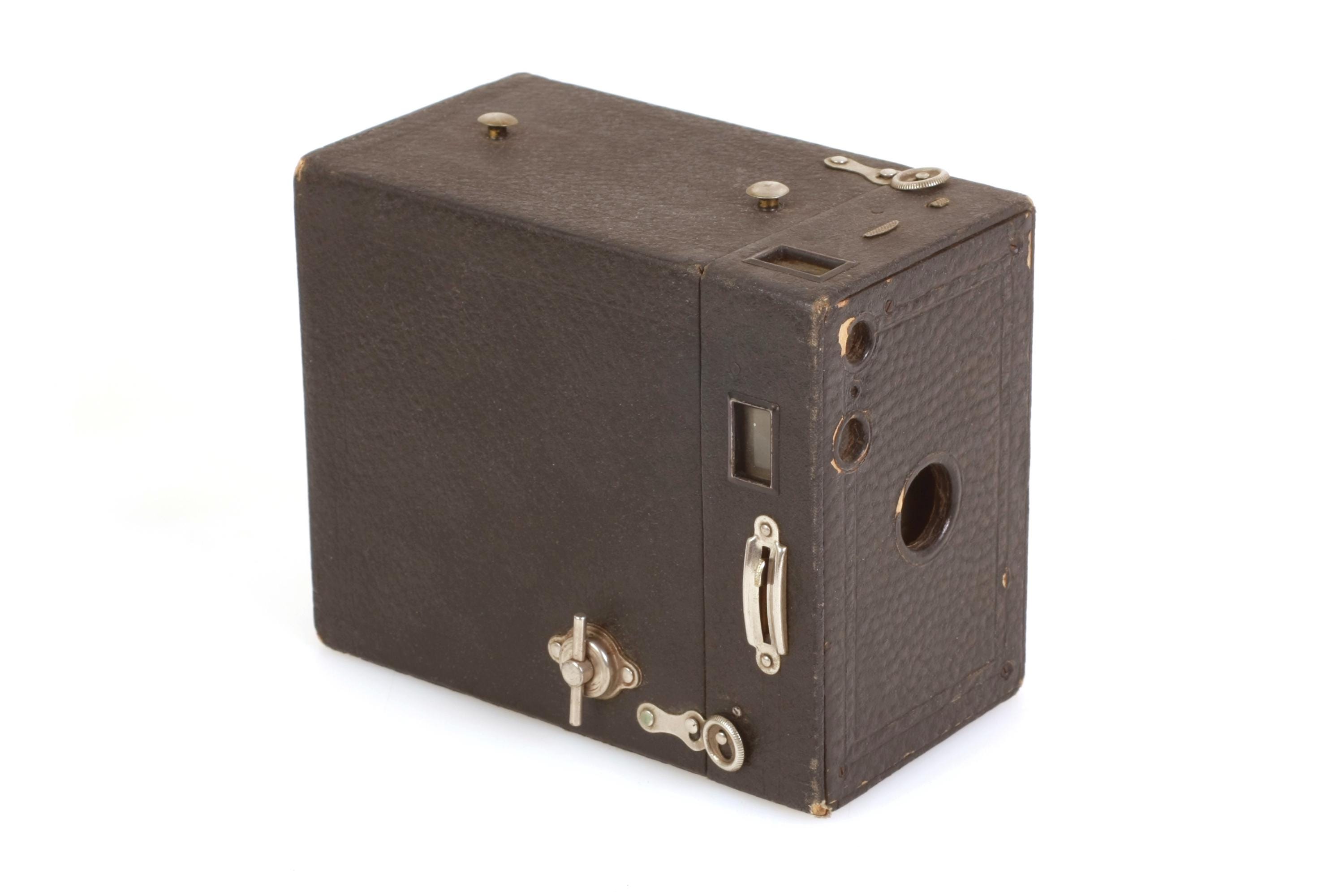Appareil photo Kodak Brownie n ° 2 Modèle F en rouge | Foticos Collection