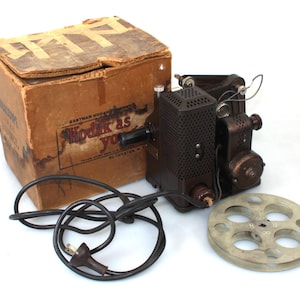 Art Deco Kodak Kodascape Modell D 16 mm-Projektor in Original-Box - Prop/Display