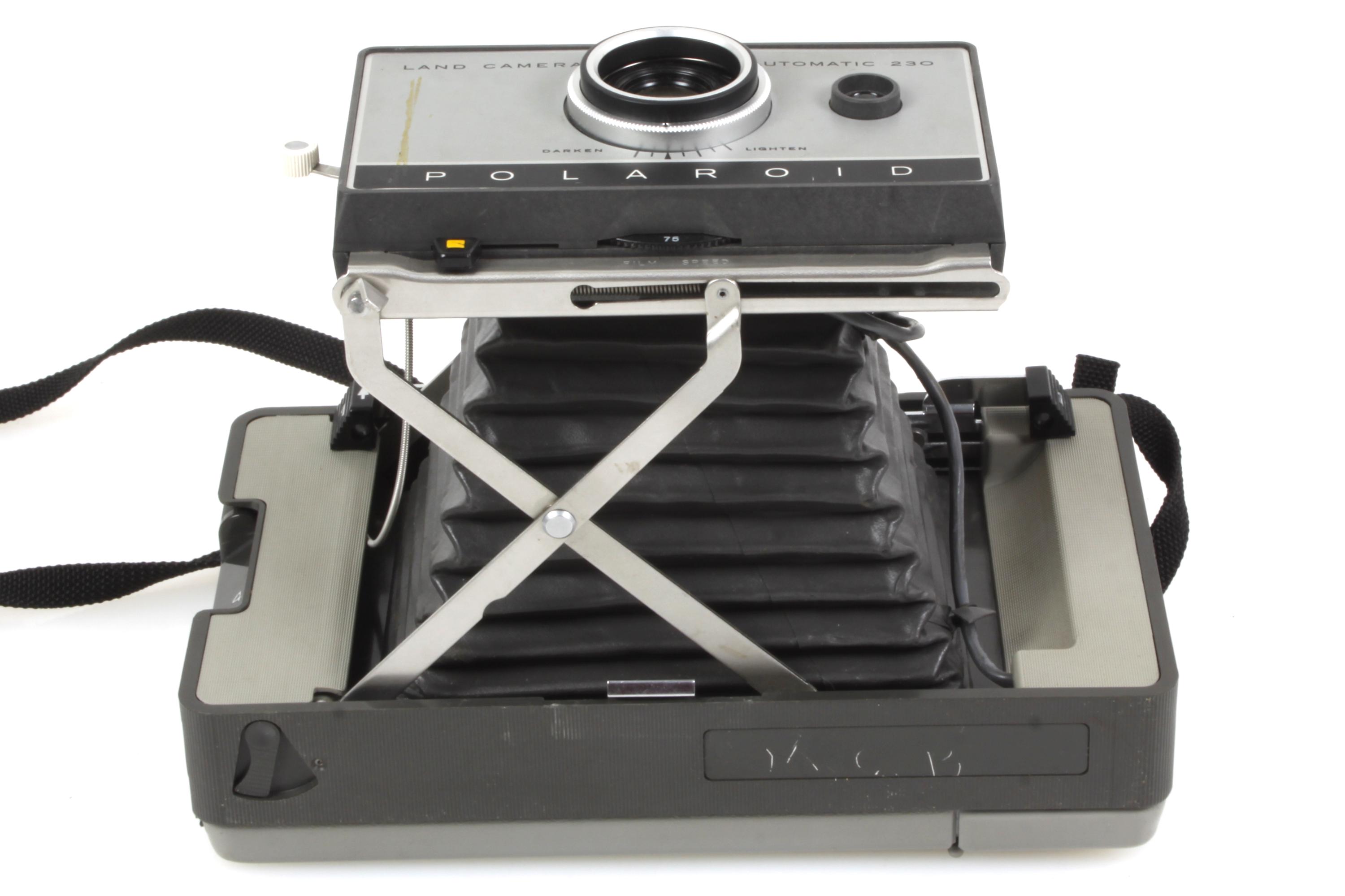 ポラロイドカメラセット（フラッシュ、タイマー、ケース付き