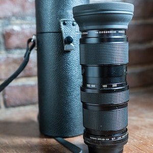 Vintage Vivitar 75-205mm f3.8 Close Focusing Auto Zoom Lens for Nikon F Mount
