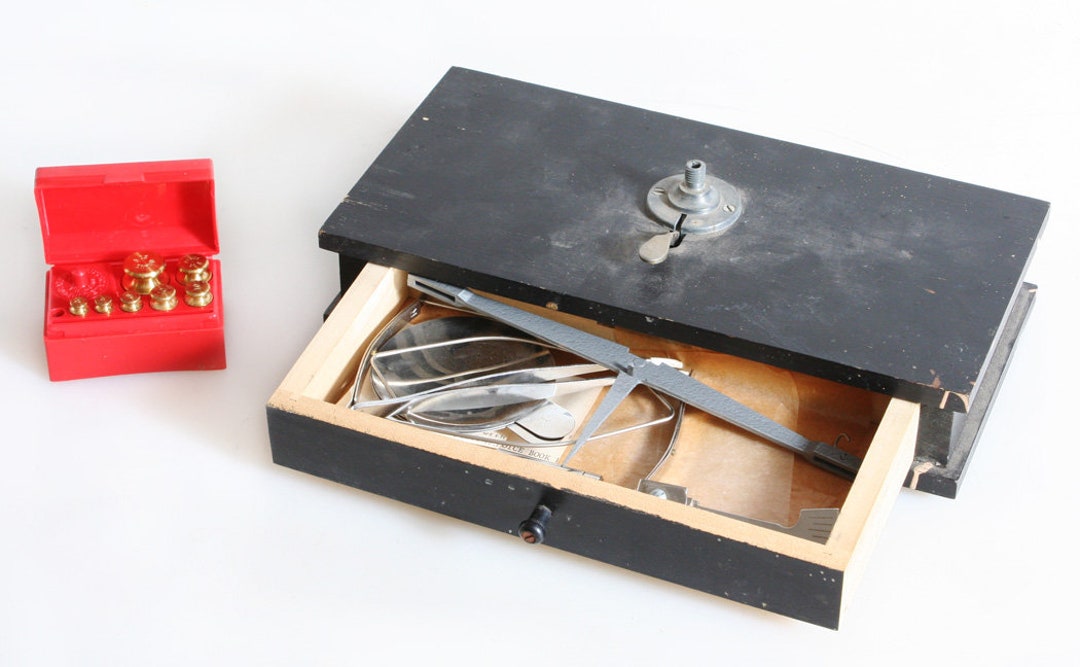 Vintage Counter Weight Scale With Wooden Base and Brass Weights - Etsy