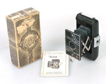 1935 Falcon V16 Camera, Green Bakelite Art Deco Model With Box