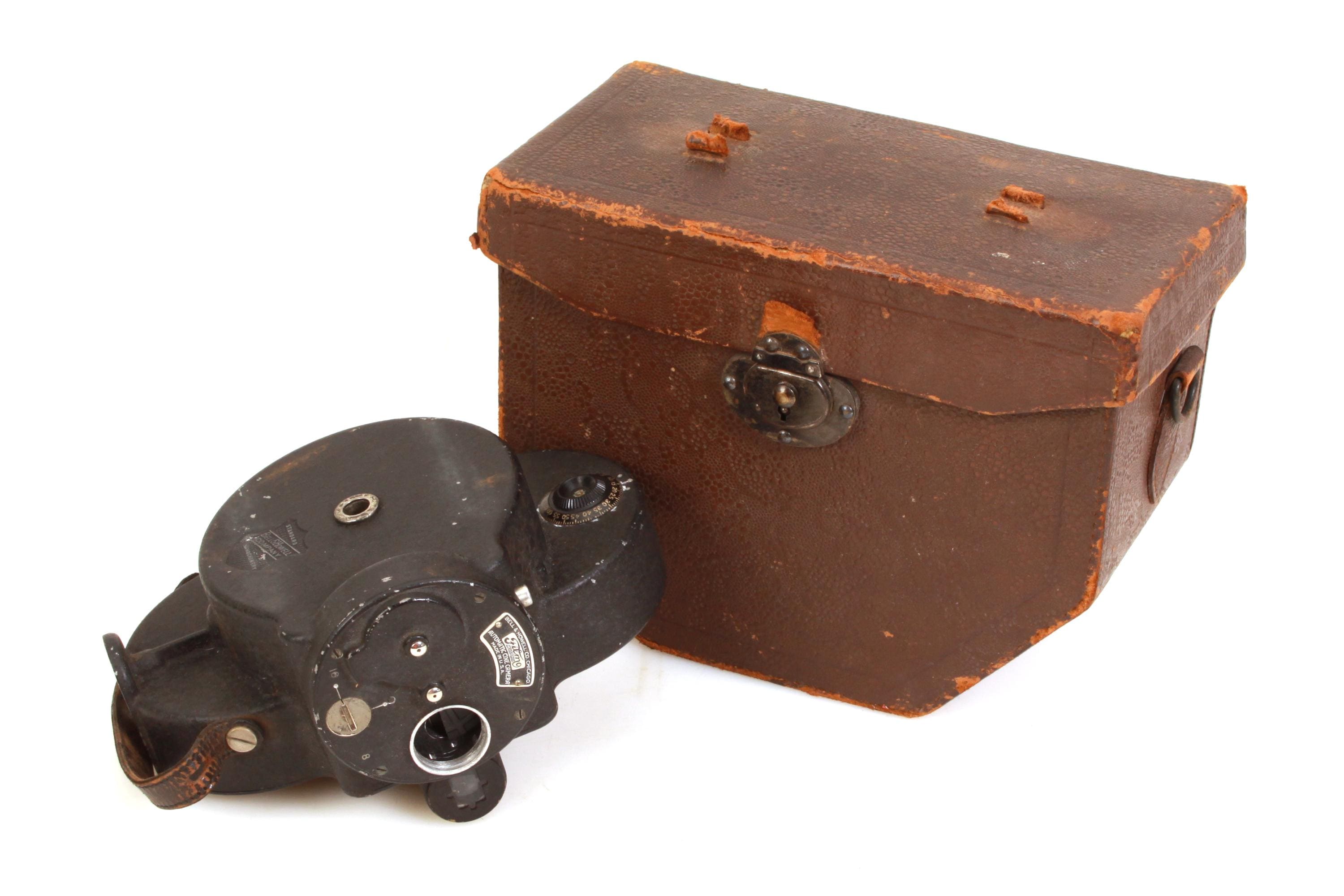 ［ベル&ハウエル／Bell & Howell］16ミリフィルム映写機 Bell and Howell 16MM CINE / MOVIE CAMERA VINTAGE W/ORIGINAL HAND