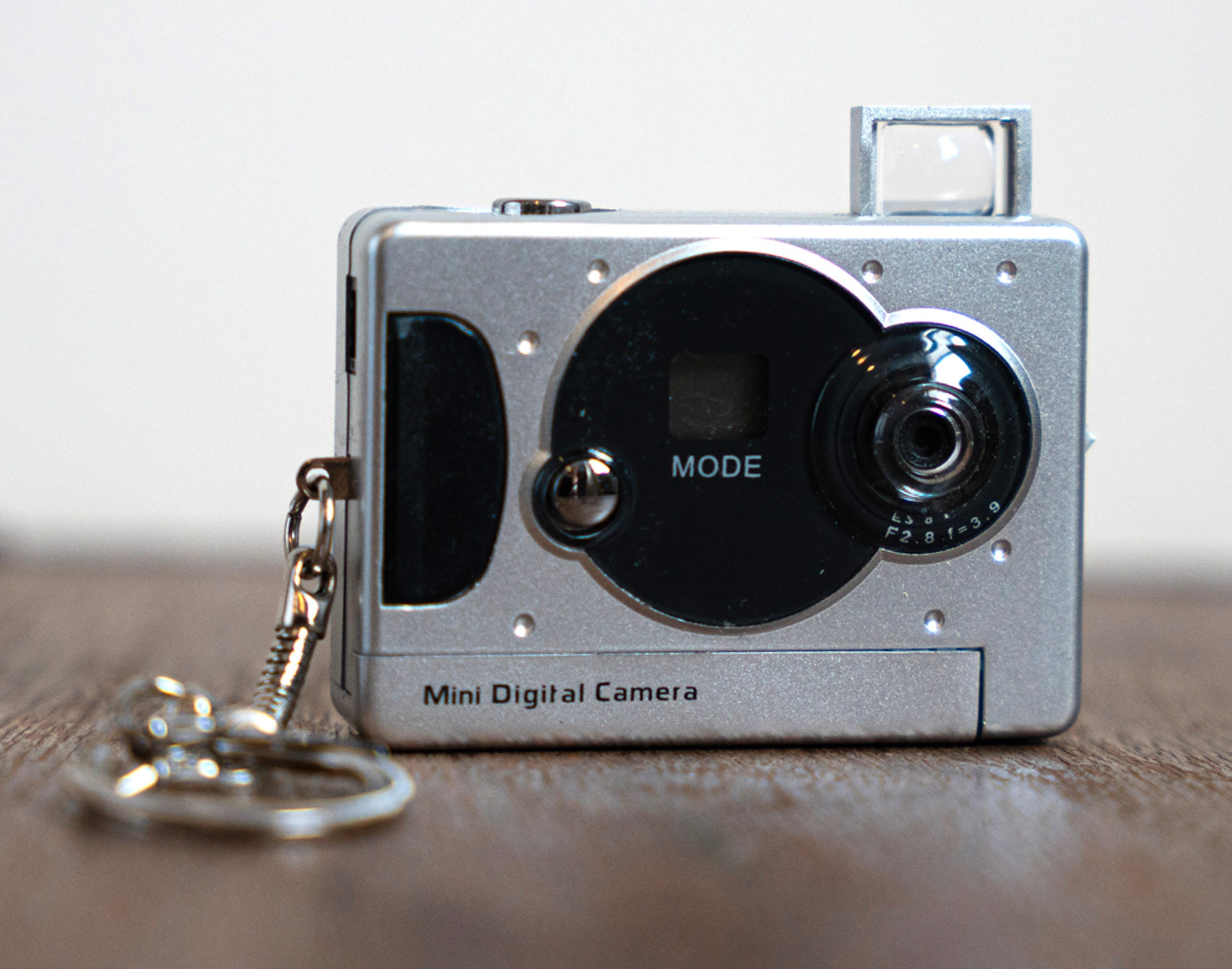 骨董品 KINKA HAND CAMERA Digicliq Mini Keychain DIGITAL Camera DC2107. Great for a