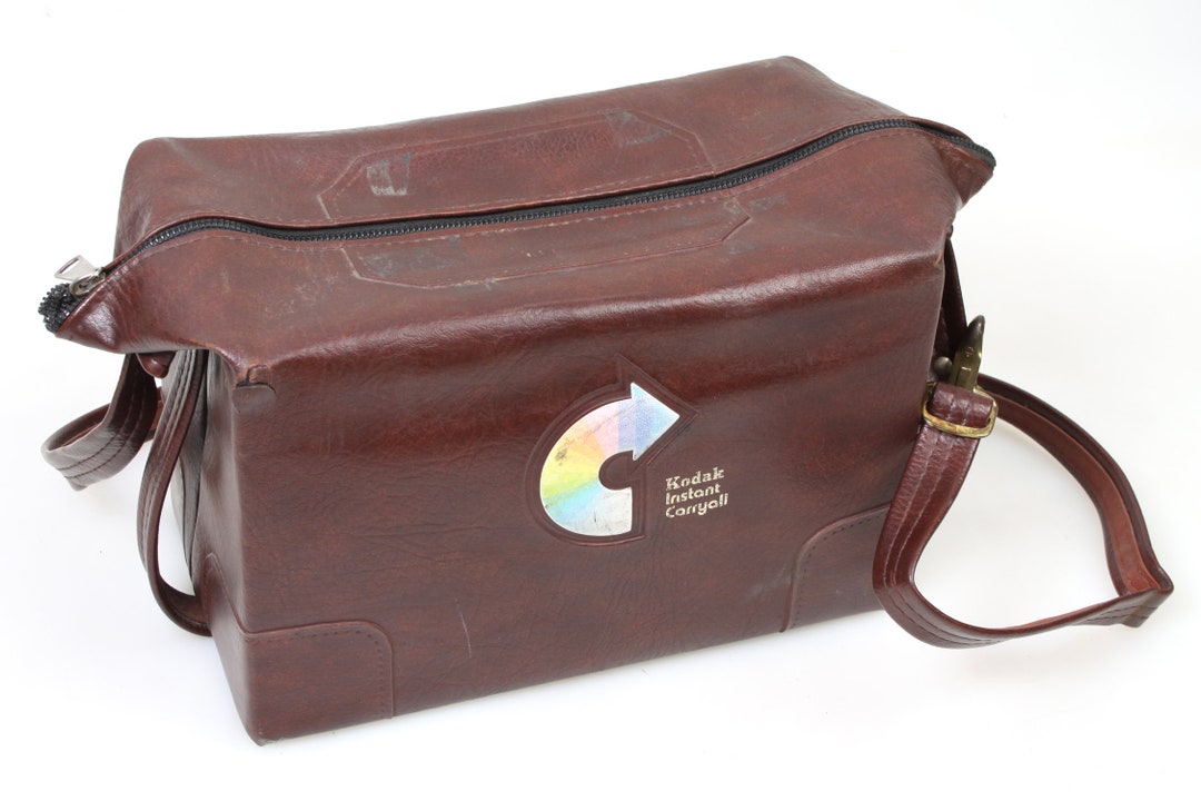 ★KODAK★ Foundy medium messenger bag IVORY K5143LBG01IVR Eco friendly and sustainable Messenger Bag by Opolaire