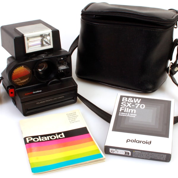 Polaroid Sonnar SX70 Kamera mit Blitz, Tasche und Schwarz-Weiß-Film