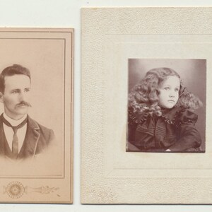 2 Fotografien. Mann w / große Schnurrbart. Kopieren Sie Den Druck. Mädchen w / große Haare. Silber-Druck