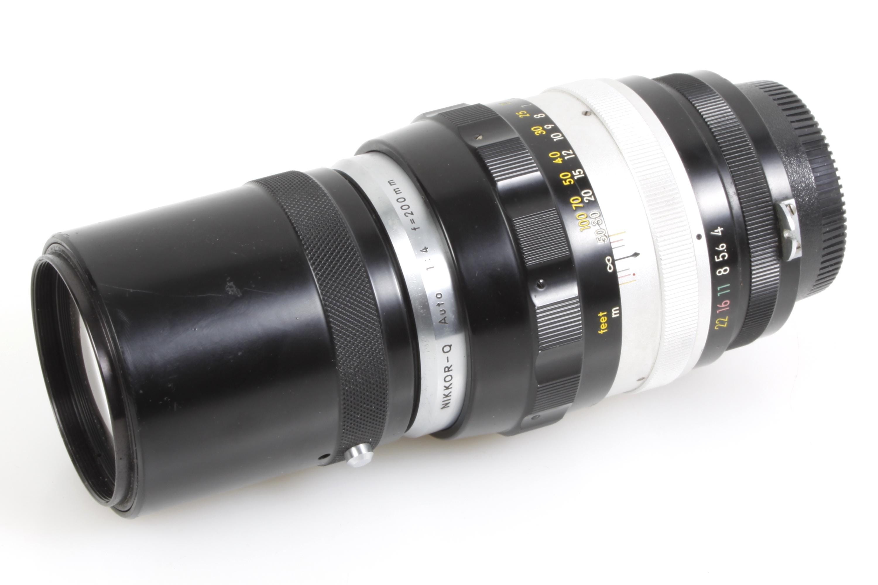 Nikon AI Nikkor 200 mm F4 MF望遠レンズ（フード＆レザーケース付き
