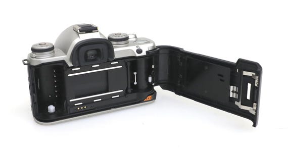 M.27 Pentax ZX-M 35mm SLR Student Film Camera With 50mm F/2 SMC