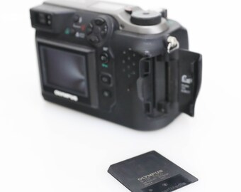 Olympus Camedia C-3000 Zoom 3.3MP Digital Camera With Memory Card