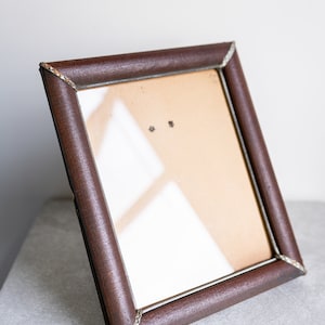 Vintage Finished Corner Picture Frame - Brown Leather