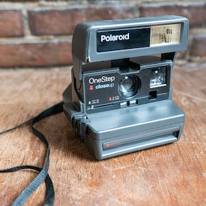 Polaroid 600 Close Up Instant Film Camera