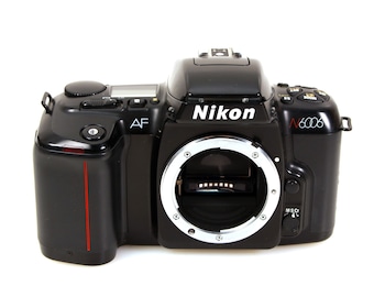 Nikon F100 35mm一眼レフフィルムカメラ（MB-15モータードライブ搭載