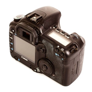 Canon EOS 30D 8.2MP DSLR Camera Body with Battery Grip BG-E2N image 3