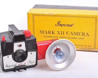 Art Deco Camera In Box With Flash & Bulb