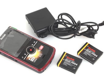 Kodak Zi8 Camcorder Red Compact HD Pocket Video Camera w Extra Battery & Charger