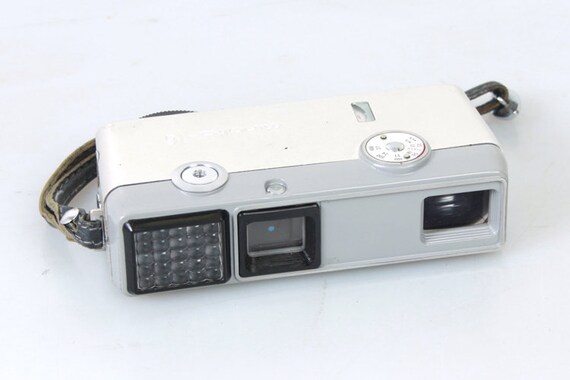 16mm Film Spy Camera Minolta 16 EE W Case + B&W Film + Extra