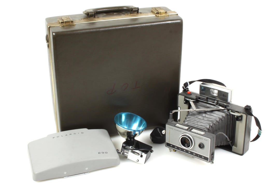 ポラロイドカメラセット（フラッシュ、タイマー、ケース付き