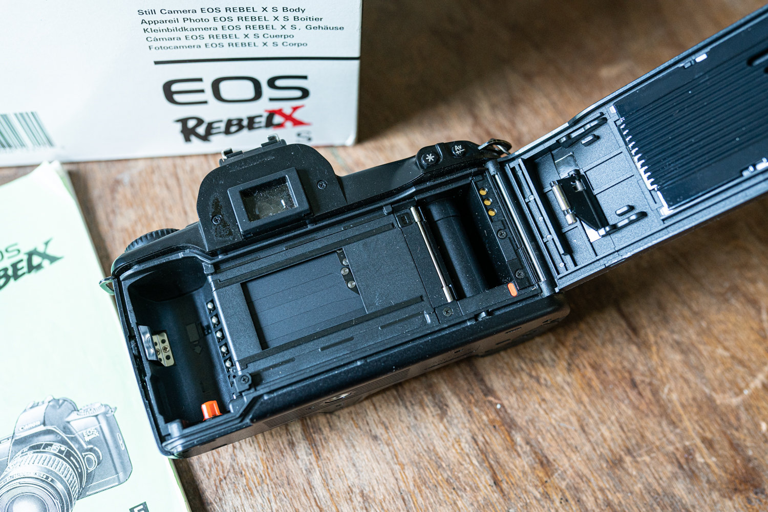 フィルムカメラ Canon EOS 最新のフィルムカメラ】CANON EOS Kiss 7レビューです。機能、特徴をご