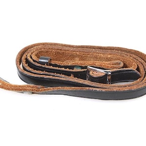 Fine bandoulière en cuir noir des années 1960 pour appareil photo