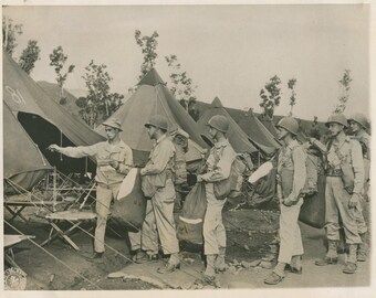 Vintage Tweede Wereldoorlog Soldiers at South Pacific Replacement Depot 8 x 10 fotoprint,