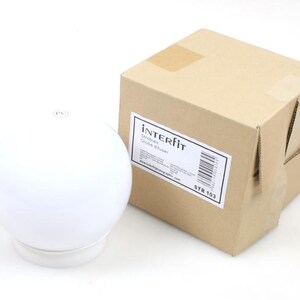 May include: A white, spherical glass diffuser with a matching base, next to a brown cardboard box. The box has a label that reads "INTERfit" and "STR 103". The diffuser is likely for aromatherapy or home fragrance.