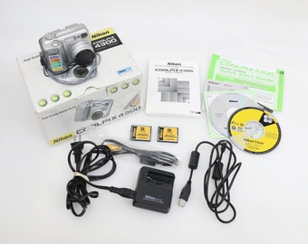 Nikon Coolpix 4300 4.0MP Digital Camera Silver in Box with 2 Nikon Memory Cards