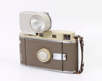 Vintage POLAROID Land 800 Camera & Flash - Etsy