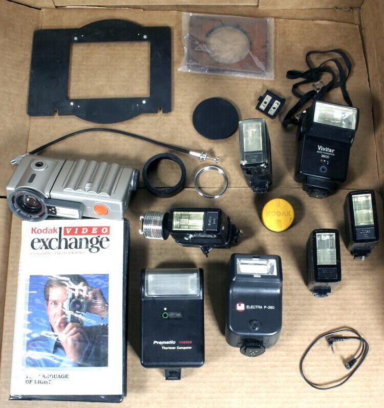 Lot De 2 Appareils Photo Vintage - Pour Pièces Ou Réparation - Avec Accessoires