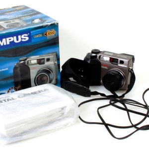 Olympus Camedia C3000 Zoom 3.3MP Digital Camera w/ Box
